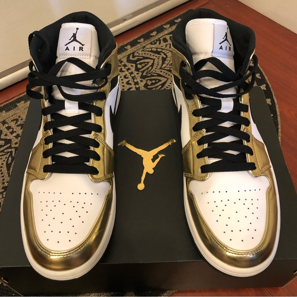 Nike~Air~Jordan~1~Mid~SE~Metallic~Gold~Black~White~Like~New~